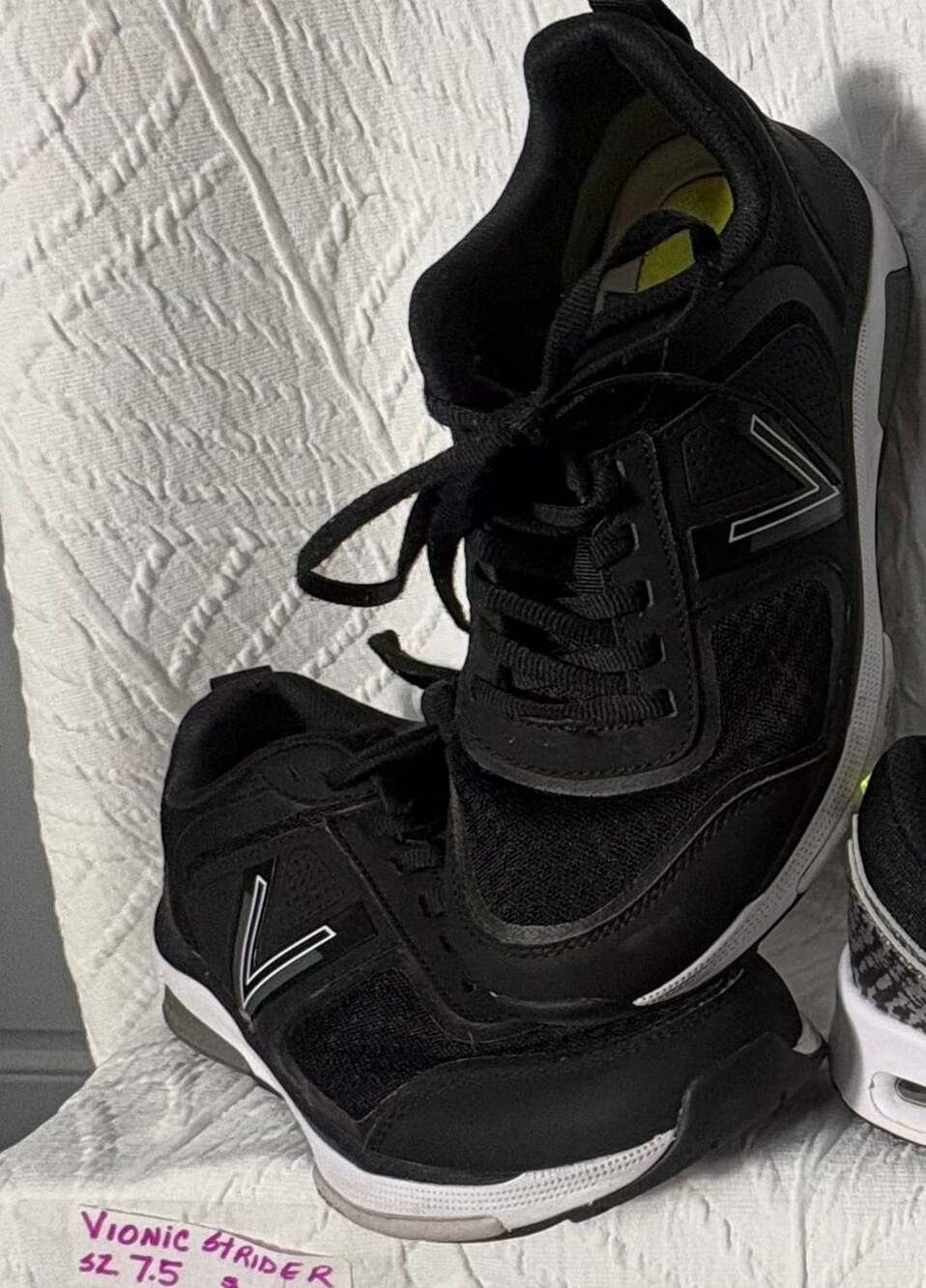 Vionic Walk Strider Black/Charcoal Mesh Sneakers Size 7.5